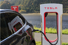 网传特斯拉Model 3磷酸铁锂版售价低至23万！网友炸锅了