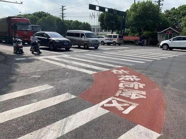 最新路面標(biāo)志，“右轉(zhuǎn)危險區(qū)”認(rèn)識一下！