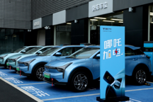 哪吒汽车推出“哪吒加电”服务，可上门取车“代客加电”