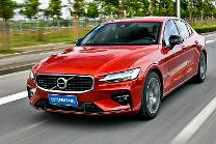 试驾丨沃尔沃S60 T5 智雅运动版：驾驶舒适且运动，内饰有些审美