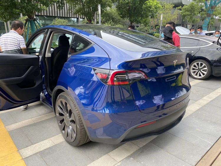 國內(nèi)Model Y實(shí)車現(xiàn)身！明年初量產(chǎn)下線