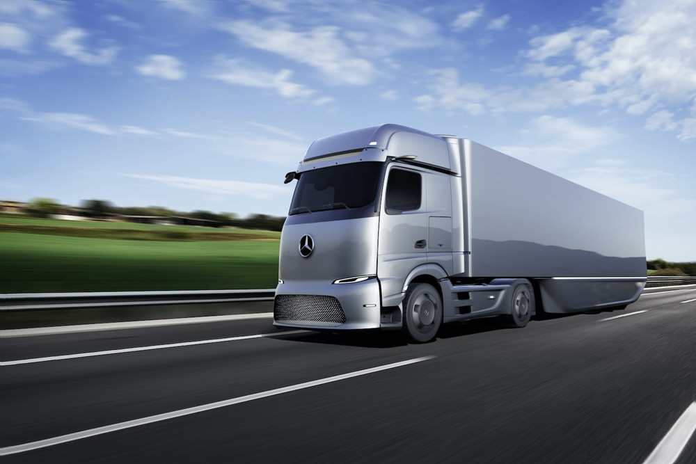 12. 梅賽德斯-奔馳eActros LongHaul純電動長途卡車.jpg