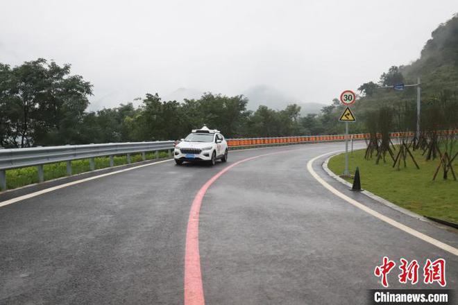 西南地區(qū)首個(gè)“車路協(xié)同”試驗(yàn)場(chǎng)建成 