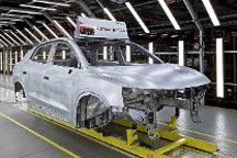 爱驰第二款电动SUV U6首台白车身下线