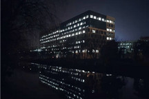 汽车人，困在「内卷」里