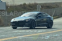 造型更具进攻性 新款Model S谍照曝光
