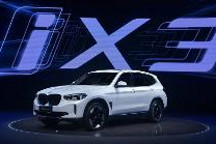 BMW iX3售价直降调7万元，宝马首款国产电动SUV放下身段与造车新