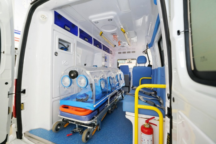 上汽集团携手上海烟草集团向宁夏捐赠上汽大通MAXUS V80负压型救护车