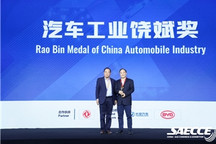 李书福获中国汽车工业饶斌奖