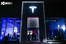 特斯拉销量爆炸 室内最大交付中心开业