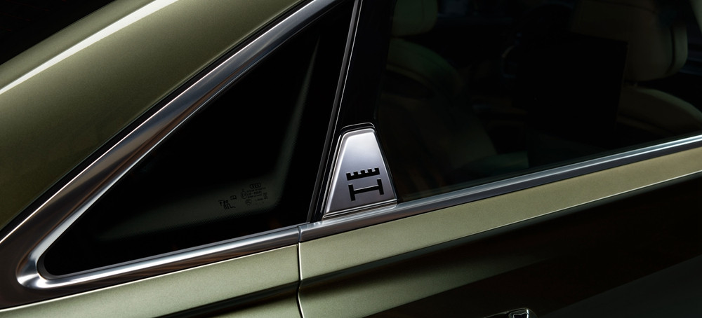 4.位于車身C柱上的“HORCH”專屬標(biāo)志.jpg