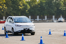 “竞速狂飙”、“极速射门”、“绕桩突围”， 合创Z03的新玩法