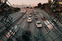 双11车企有多拼：有人半价卖车，特斯拉卖「空酒瓶」