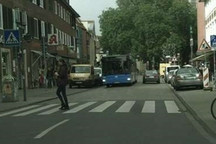 研究人员利用交通图像数据集训练AI 提升自动驾驶汽车的感知能力