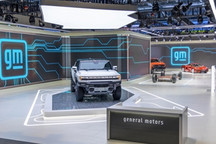 通用携奥特能、纯电悍马亮相进博，欲2035年实现所有新轻型车零排放