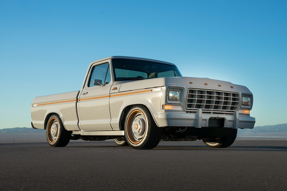 All-electric Ford F-100 Eluminator concept truck_01.jpg
