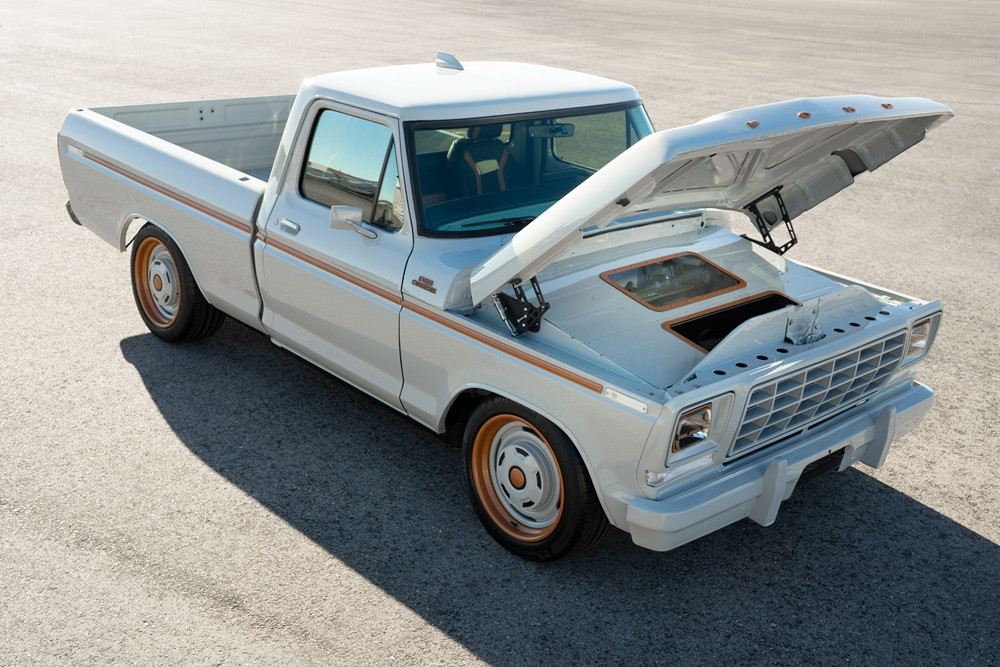 All-electric Ford F-100 Eluminator concept truck_05.jpg