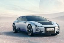 钟师观察 | 高合二代的豪华双旗舰组合