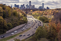 10月汽车产销双降，自主车企却找回丢失的阵地
