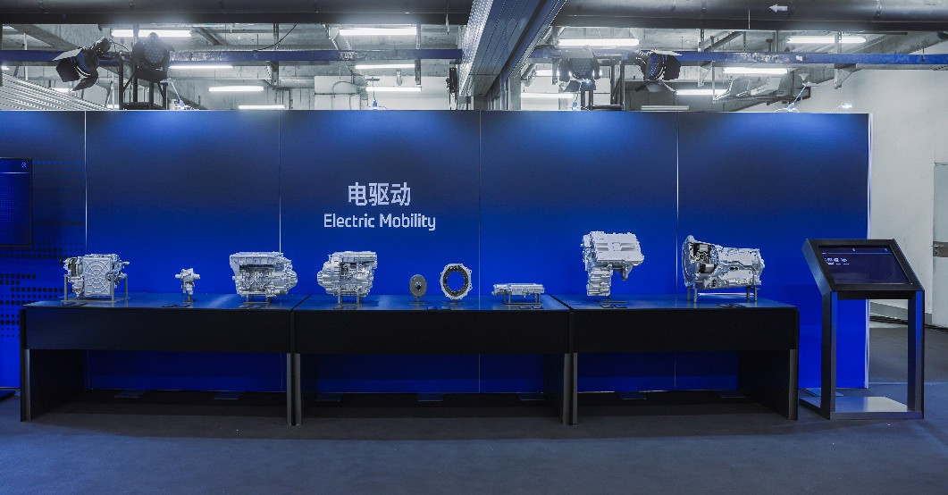 自動駕駛，采埃孚