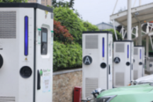 北京多个小区配电不足停装充电桩 业主：我买得了车却充不了电