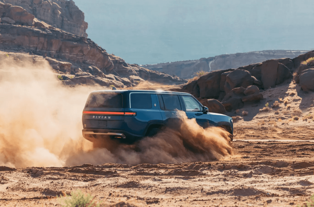 Rivian交付,Rivian R1S，Rivian電動(dòng)汽車