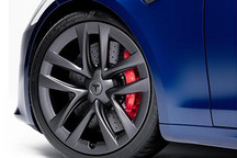 特斯拉将为Model S Plaid提供碳陶刹车