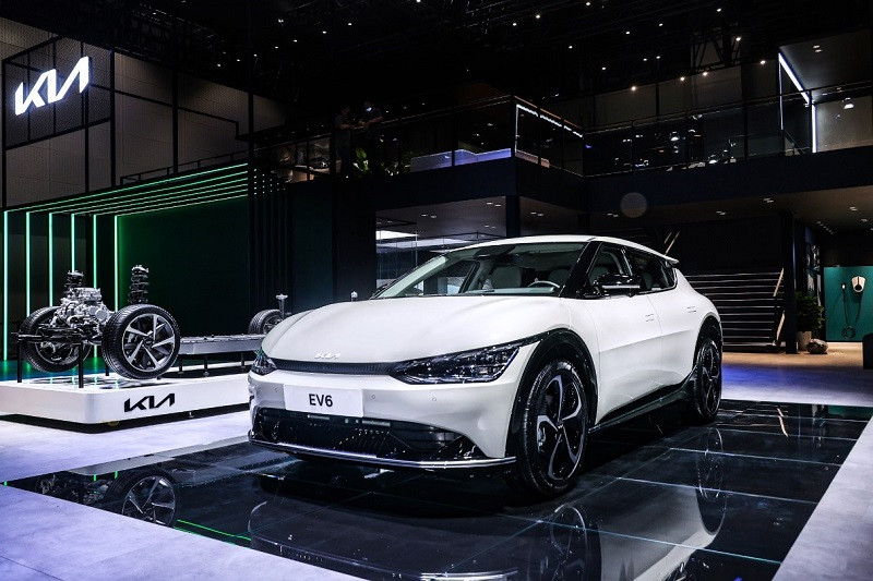 11.EV6成為電動(dòng)汽車新時(shí)代備受關(guān)注的標(biāo)桿產(chǎn)品.jpg