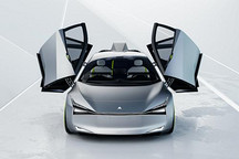 瑞士科技公司WayRay推出概念车“Holokraktor” 将挡风玻璃用作增强现实显示器