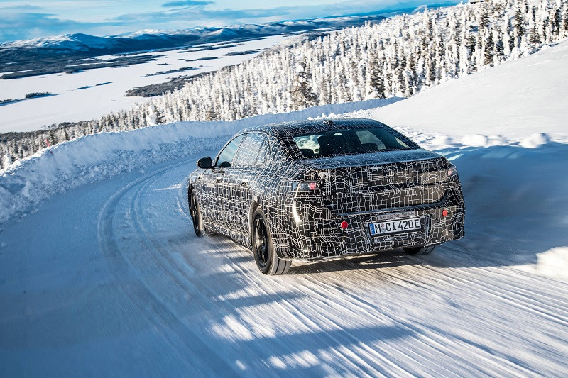 03. BMW i7在北極圈進(jìn)行冰雪測(cè)試.jpg