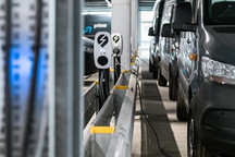 EO推出全新充电专利技术 实现车队充电