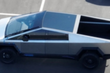 马斯克：特斯拉Cybertruck不会提供配色、只交付给用户金属“裸色”