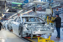 中汽协：国产汽车全年销量或突破2600万