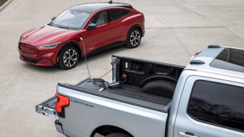 F-150 Lightning?卡車,F-150 PowerBoost Hybrid,車對車充電,Pro Power Onboard 240伏插座,福特移動電源線