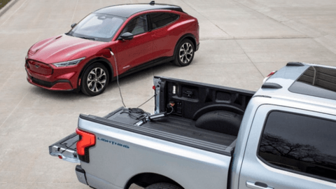 F-150 Lightning™卡车,F-150 PowerBoost Hybrid,车对车充电,Pro Power Onboard 240伏插座,福特移动电源线 F-150 Lightning™卡车,F-150 PowerBoost Hybrid,车对车充电,Pro Power Onboard 240伏插座,福特移动电源线