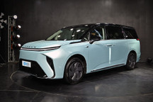 實拍上汽大通MAXUS MIFA 9 不搖號的MPV