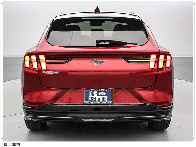 Реальные фотографии чисто электрического Mustang от Ford с 15,5-дюймовым центральным диском экран управления — рис. 3