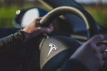 售价1万美元 特斯拉推新版FSD软件包