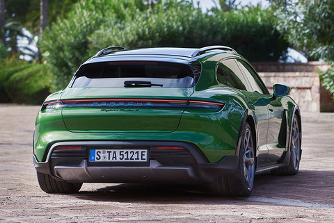 Porsche-Taycan_Turbo_S_Cross_Turismo-2022-1024-06.jpg