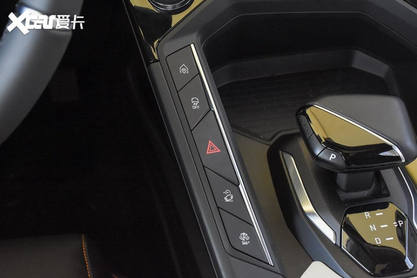 領(lǐng)克06 PHEV