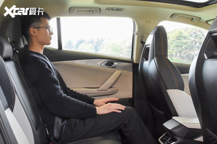 領(lǐng)克06 PHEV
