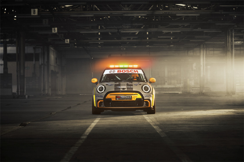 05.MINI Electric Pacesetter車輛前臉.jpg