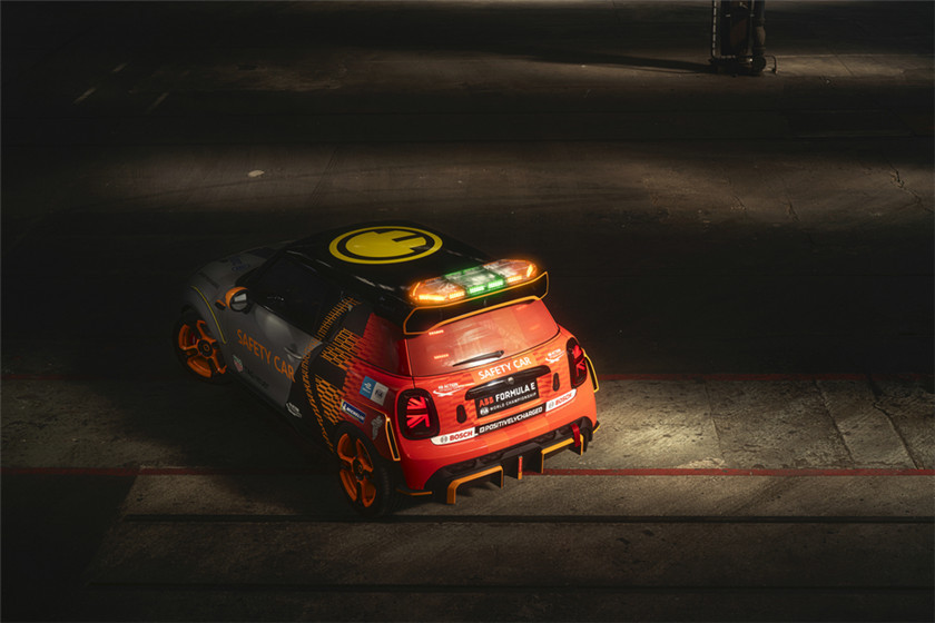 08.MINI Electric Pacesetter車輛尾部.jpg