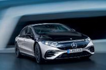 传统车企最具新世代特征的量产车来了，全球EQS全球首发，纯电续