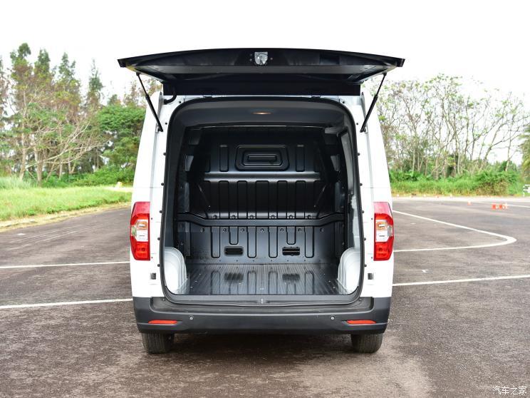 上汽大通 上汽大通MAXUS EV30 2019款 城市物流車(chē)智聯(lián)版短軸上汽時(shí)代35kWh