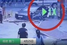 特斯拉倒车致4伤？厦门警方:正在调查中