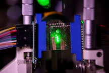 科学家开发新的类似突触的光电晶体管 可用作自动驾驶汽车传感器