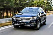 试驾丨四缸却比3.0T加速还快，最“速”途锐也加电了