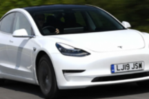 车主曝特斯拉刹车失灵视频！踩刹车后眼睁睁看着“亲”上前车