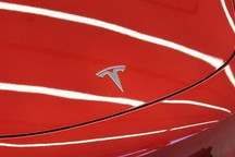 特斯拉车顶维权女车主遭其他车主起诉